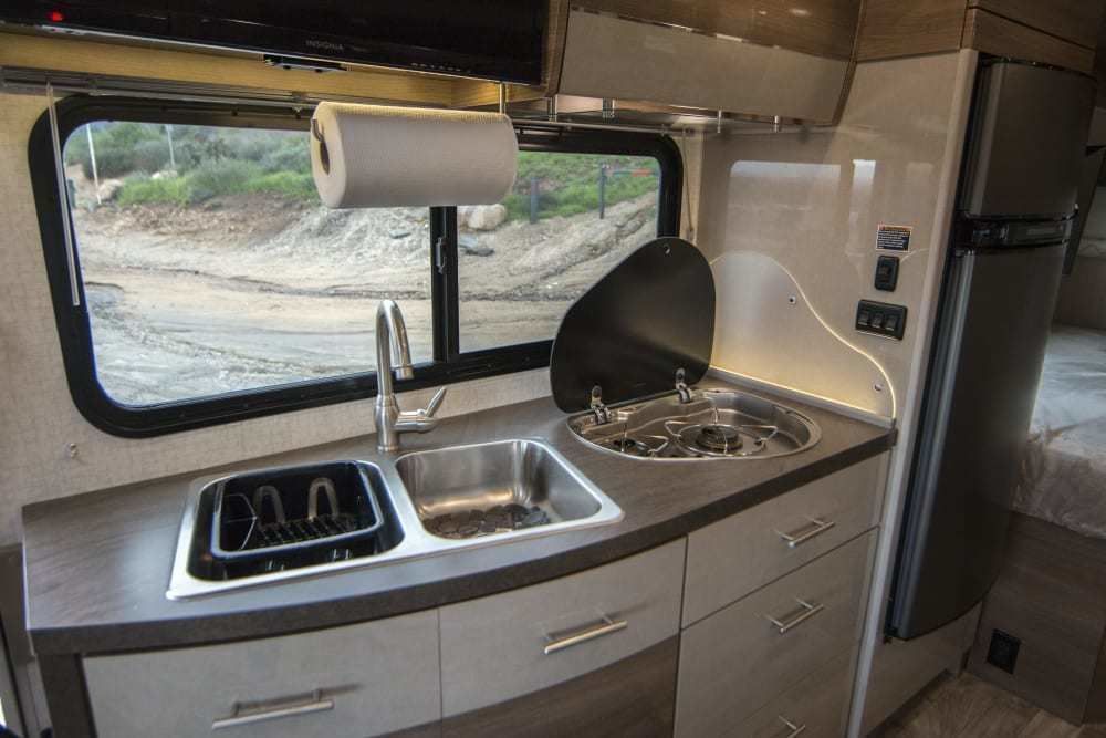 Photo 3 - 2017 Winnebago Class C Motorhome rental photo 5