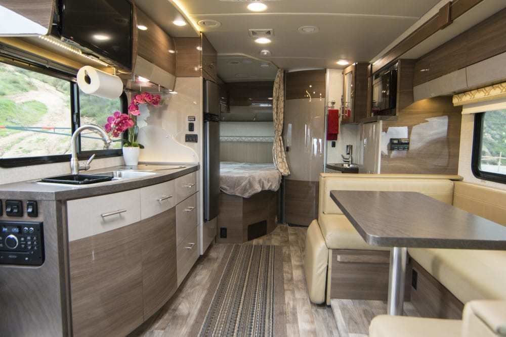 Photo 4 - 2017 Winnebago Class C Motorhome rental photo 6
