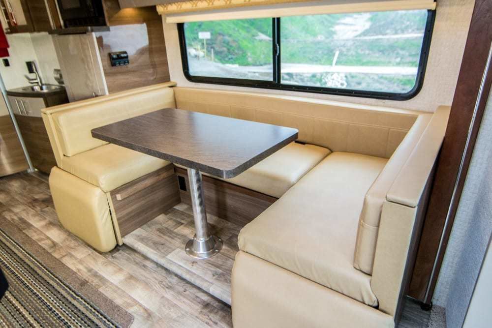 Photo 5 - 2017 Winnebago Class C Motorhome rental photo 7
