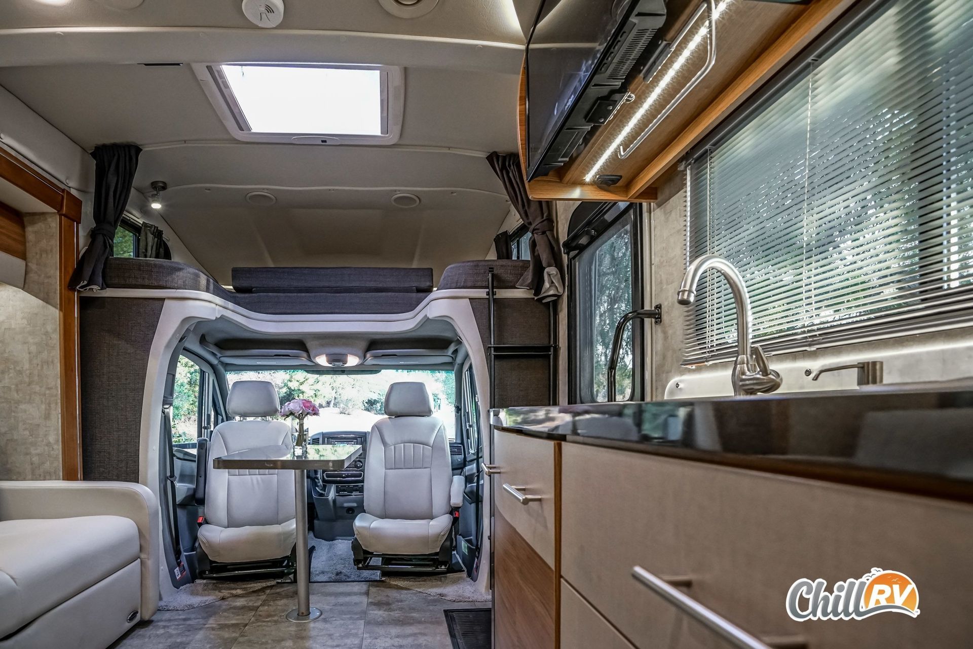 Photo 6 - 2018 Winnebago Class C Motorhome rental photo 8