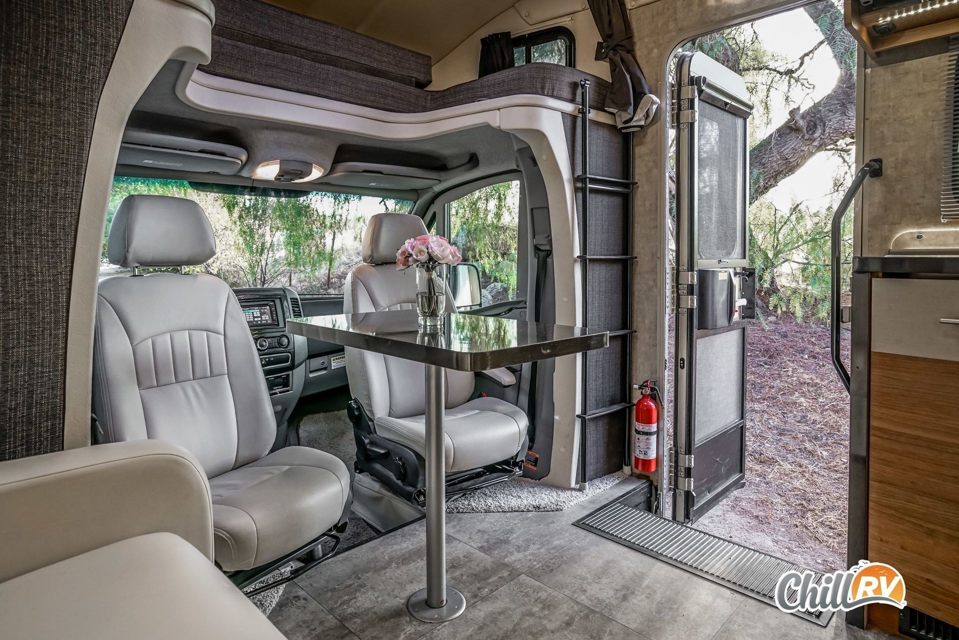 Photo 11 - 2018 Winnebago Class C Motorhome rental photo 13