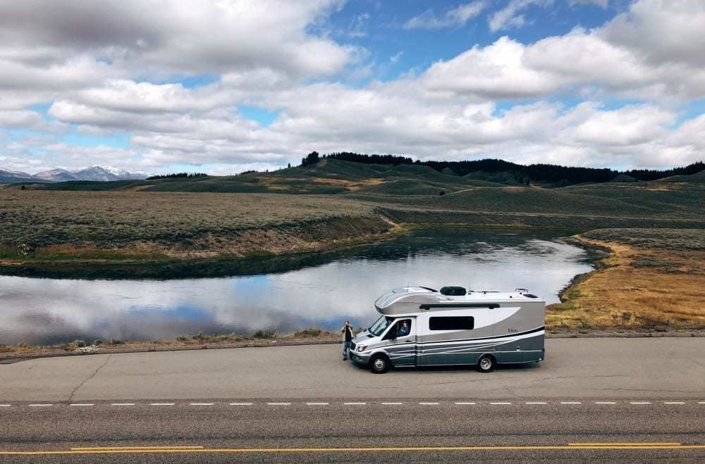 Photo 11 - 2019 Winnebago Class C Motorhome rental photo 13