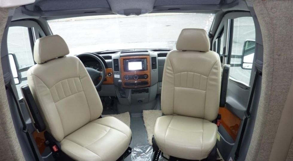Photo 4 - 2013 Winnebago Class C Motorhome rental photo 6
