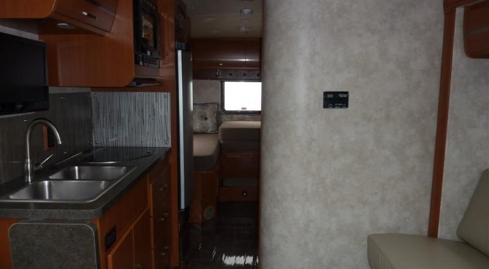 Photo 5 - 2013 Winnebago Class C Motorhome rental photo 7