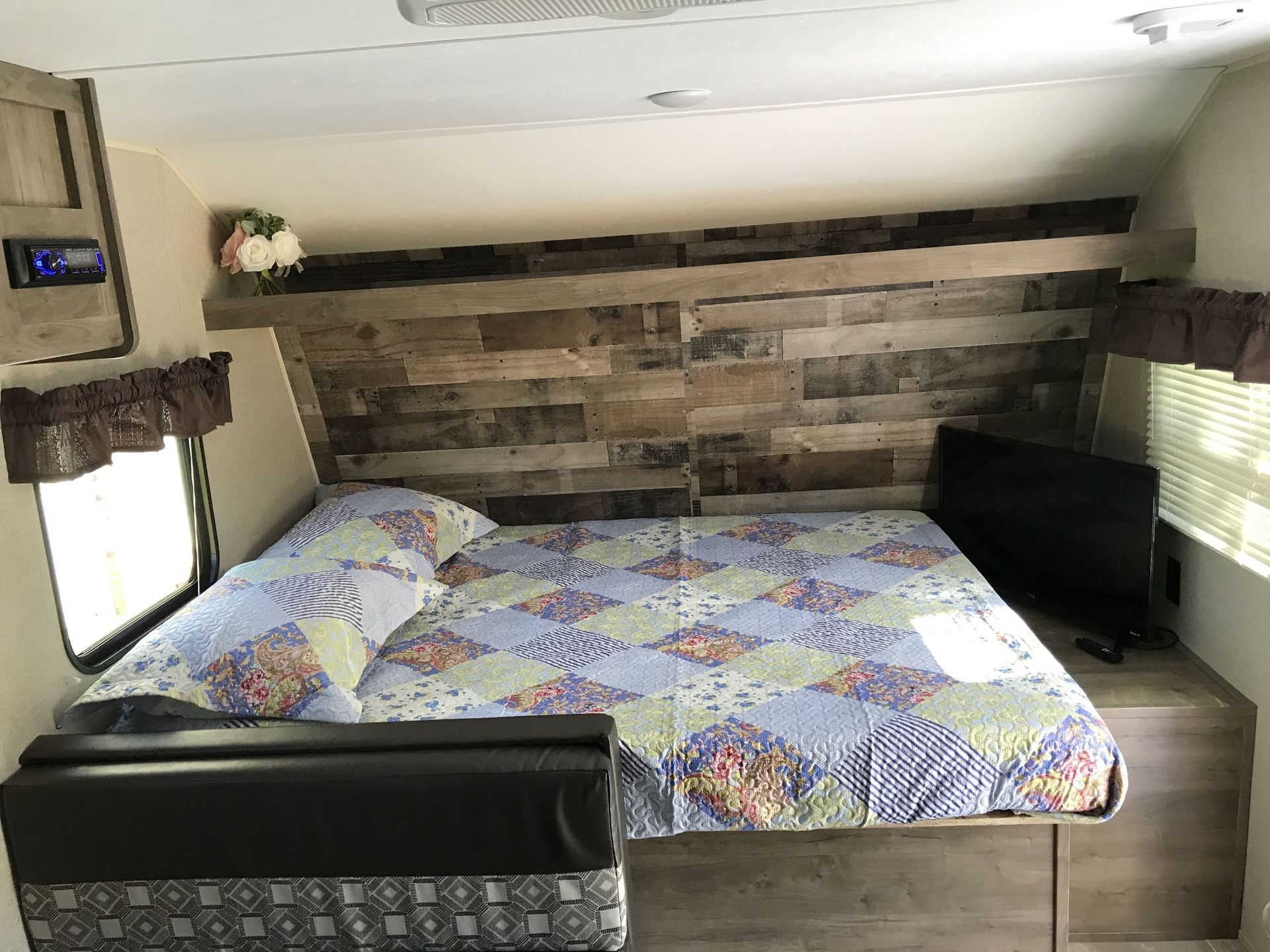 Photo 13 - 2019 Dutchmen Travel Trailer rental photo 15
