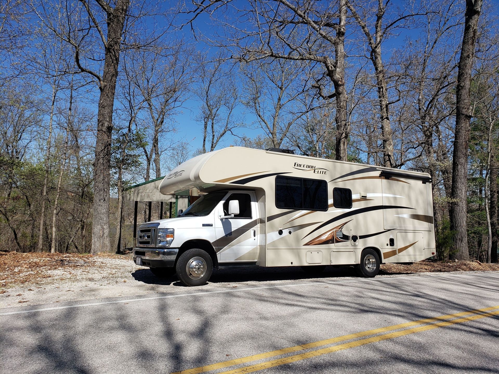 Photo 2 - 2016 Thor Class C Motorhome rental photo 4