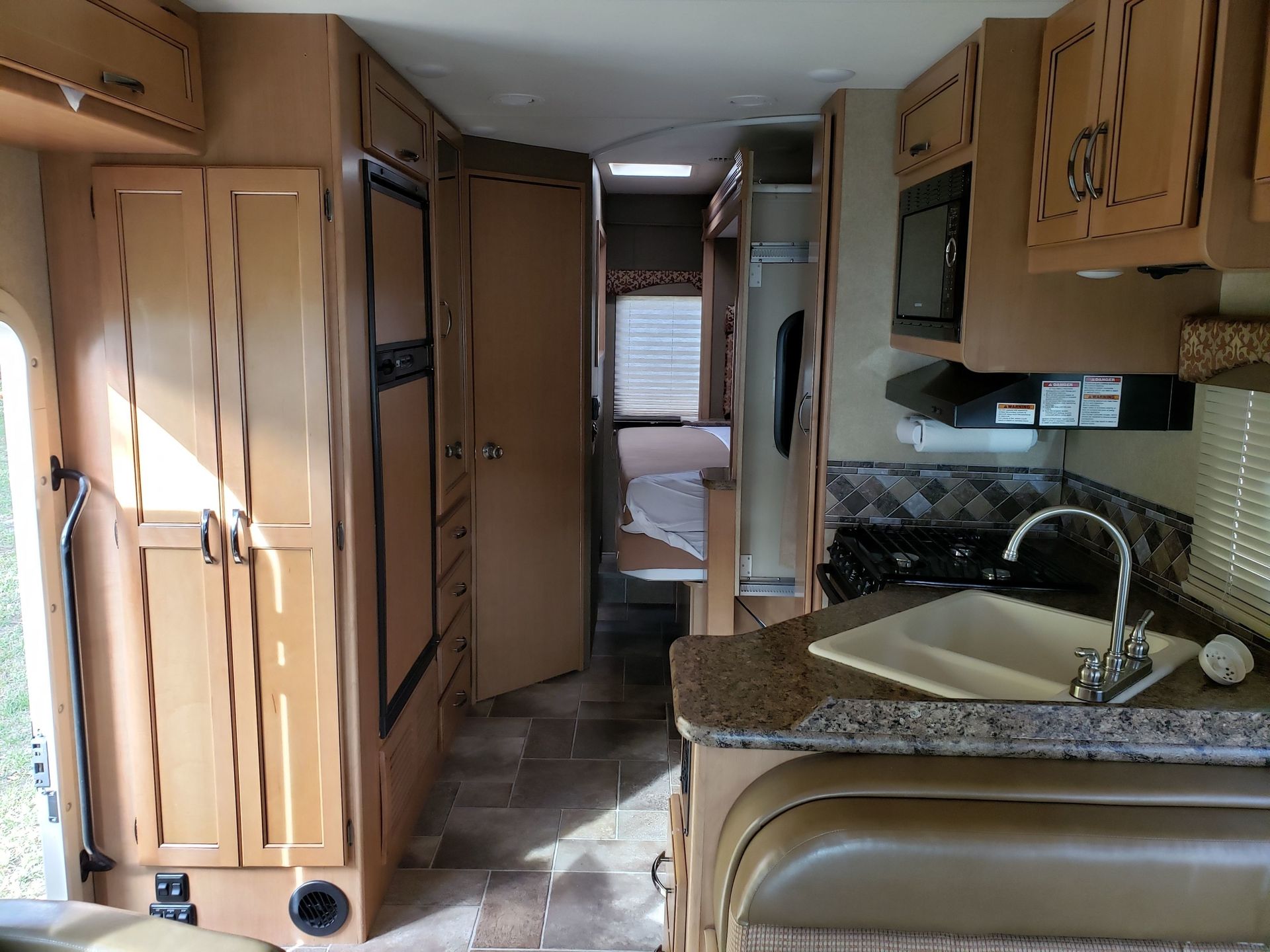 Photo 5 - 2016 Thor Class C Motorhome rental photo 7
