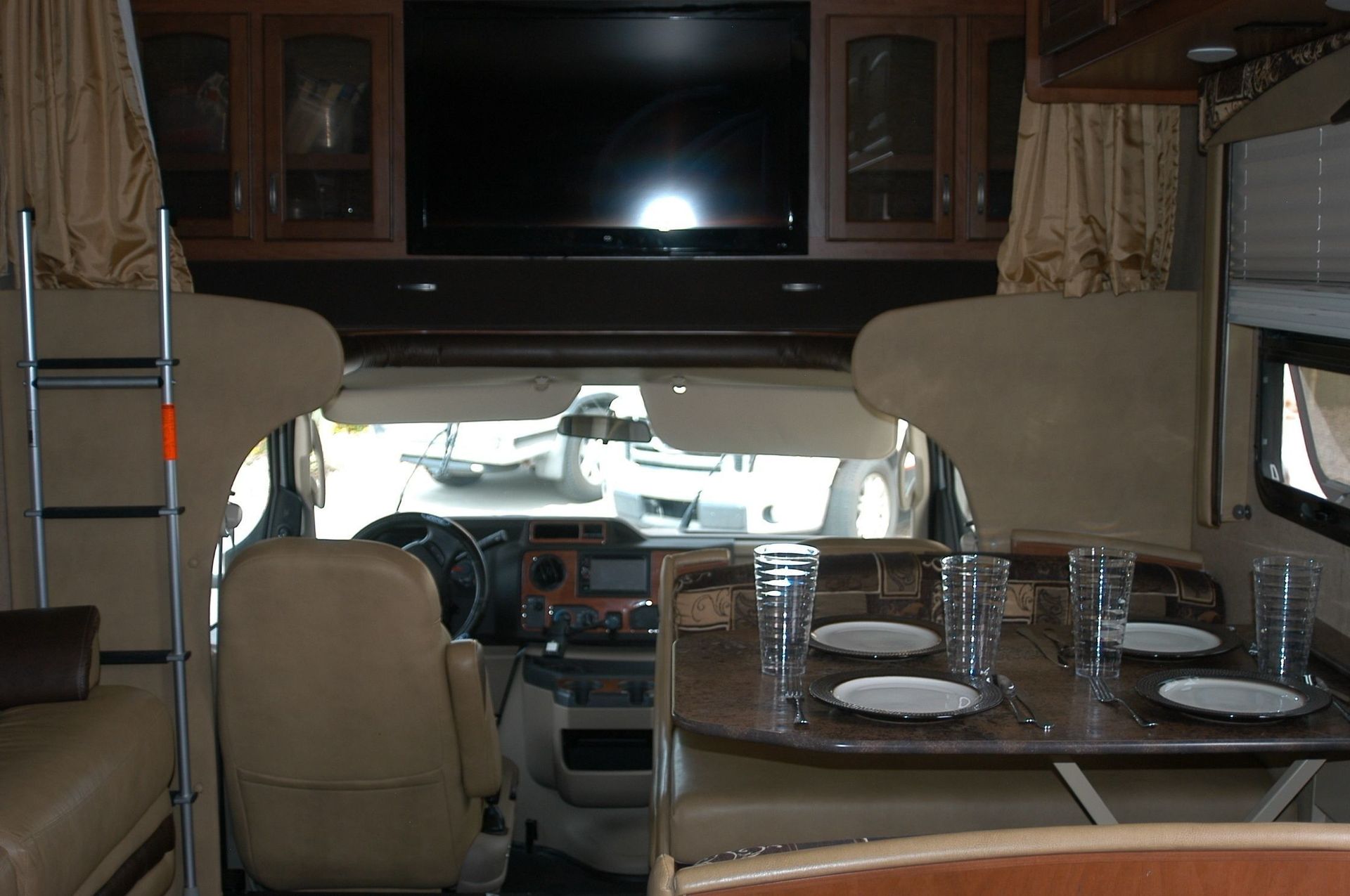 Photo 16 - 2015 Jayco Class C Motorhome rental photo 18