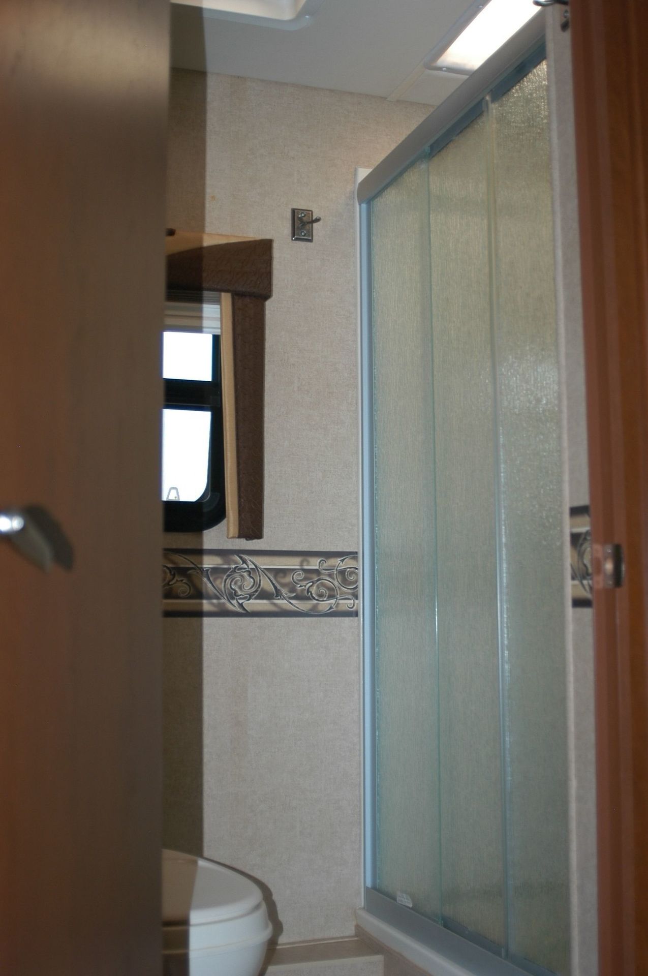 Photo 22 - 2015 Jayco Class C Motorhome rental photo 24