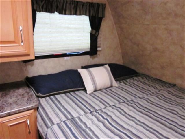 Photo 2 - 2007 Keystone Rv Toy Hauler rental photo 4