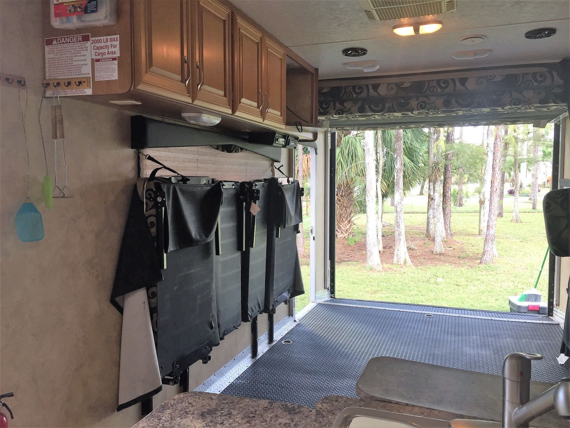 Photo 13 - 2007 Keystone Rv Toy Hauler rental photo 14