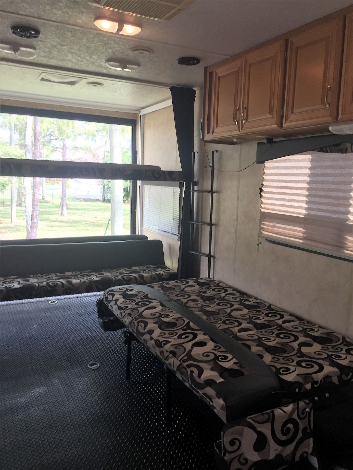 Photo 20 - 2007 Keystone Rv Toy Hauler rental photo 21