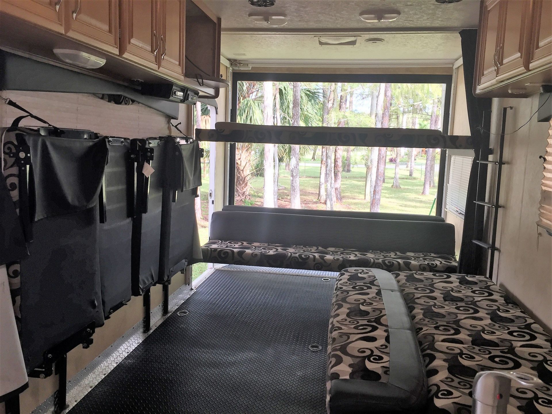 Photo 22 - 2007 Keystone Rv Toy Hauler rental photo 23