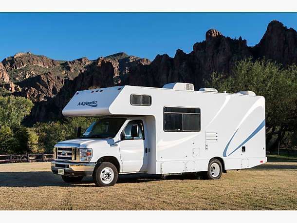 Photo 9 - 2016 Thor Class C Motorhome rental photo 11
