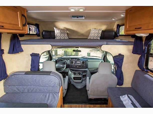 Photo 10 - 2016 Thor Class C Motorhome rental photo 12