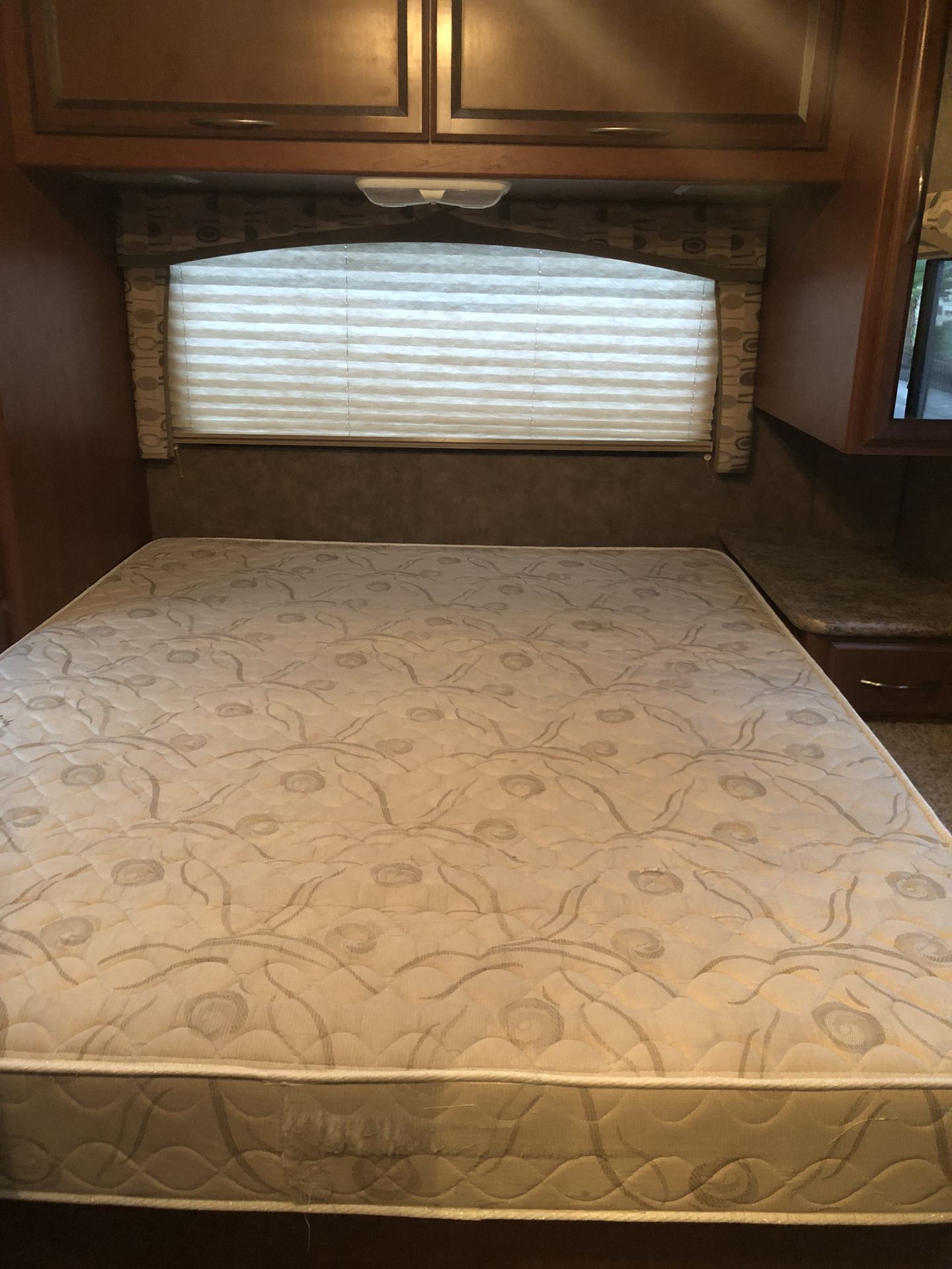 Photo 2 - 2013 Thor Class C Motorhome rental photo 4