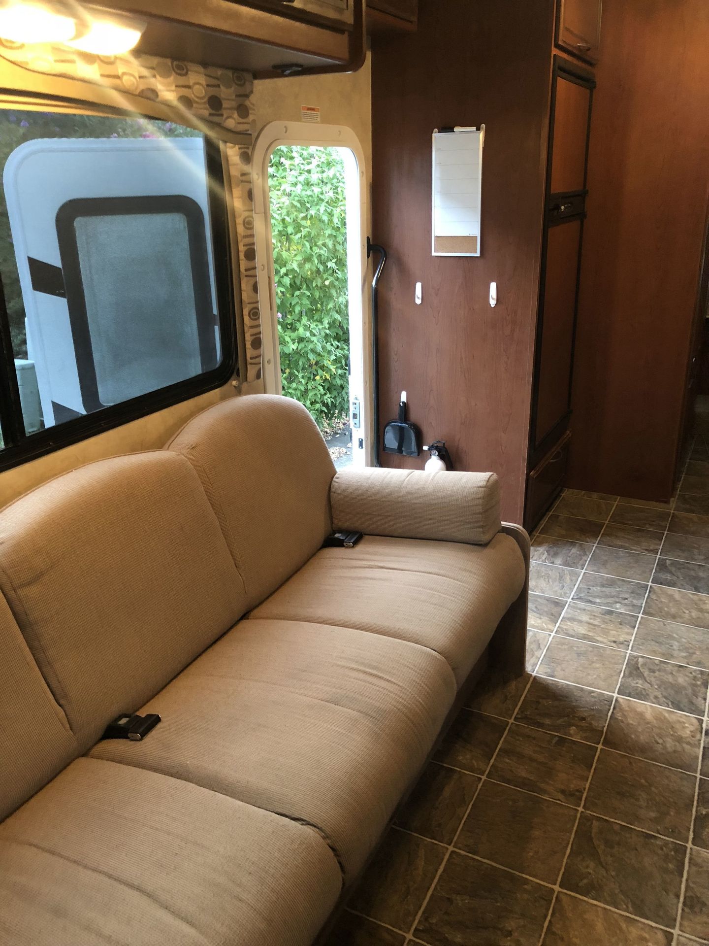 Photo 19 - 2013 Thor Class C Motorhome rental photo 21