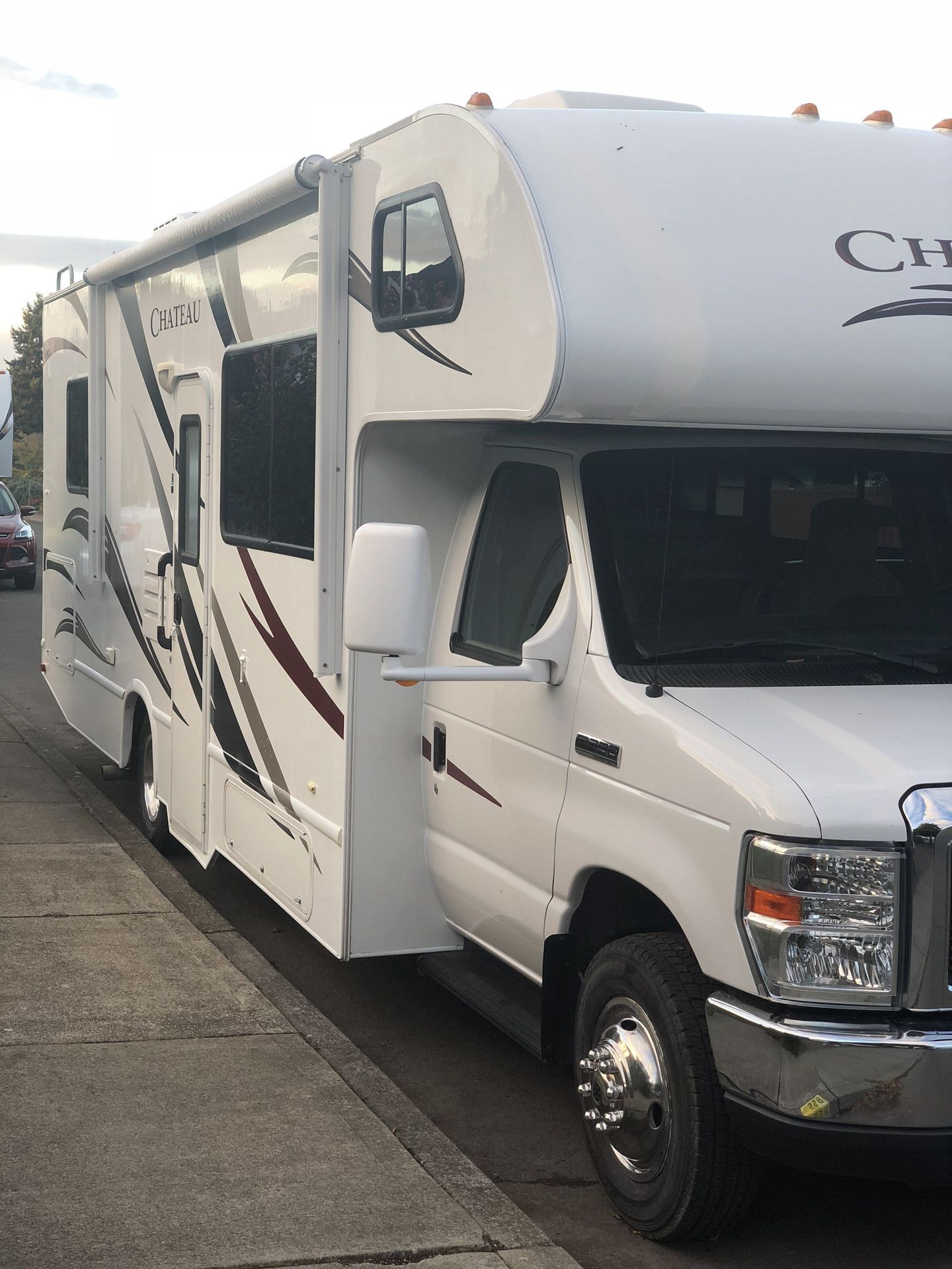 Photo 28 - 2013 Thor Class C Motorhome rental photo 30
