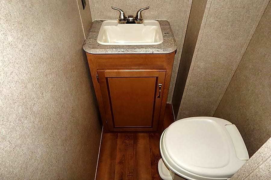 Photo 10 - 2019 Coachmen Travel Trailer rental photo 12