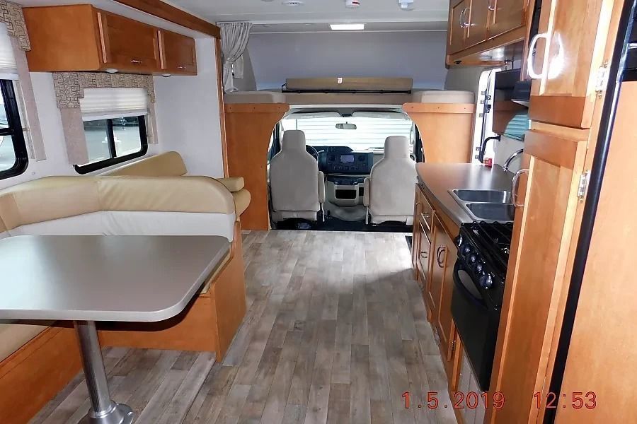 Photo 12 - 2018 Winnebago Class C Motorhome rental photo 14