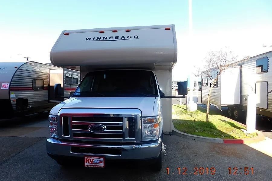 Photo 8 - 2018 Winnebago Class C Motorhome rental photo 10