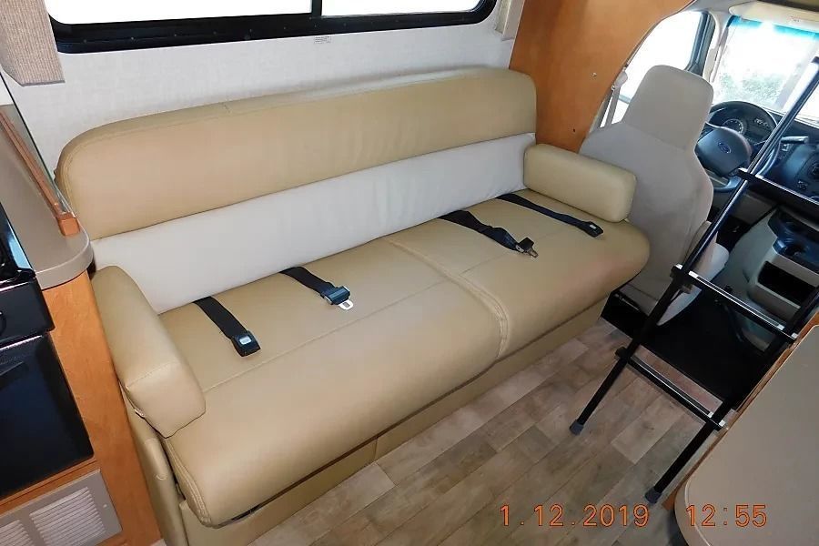 Photo 10 - 2018 Winnebago Class C Motorhome rental photo 12