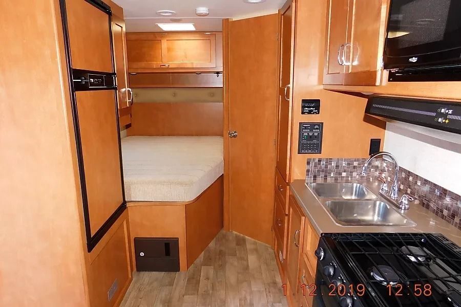 Photo 12 - 2018 Winnebago Class C Motorhome rental photo 14