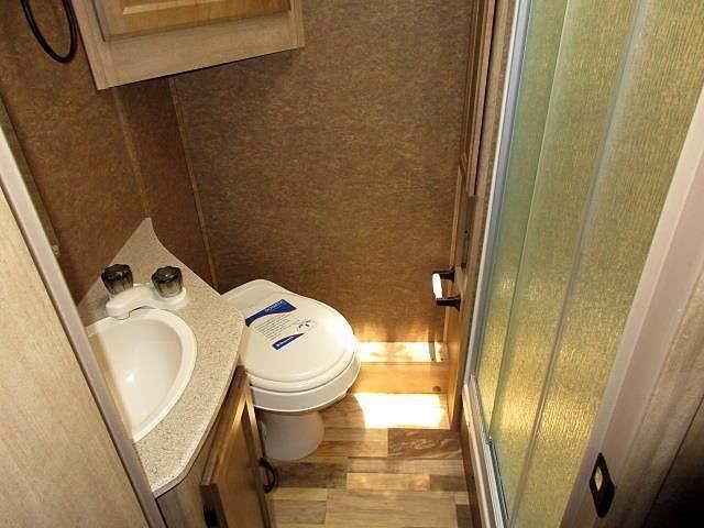 Photo 12 - 2014 Coachmen Class C Motorhome rental photo 14