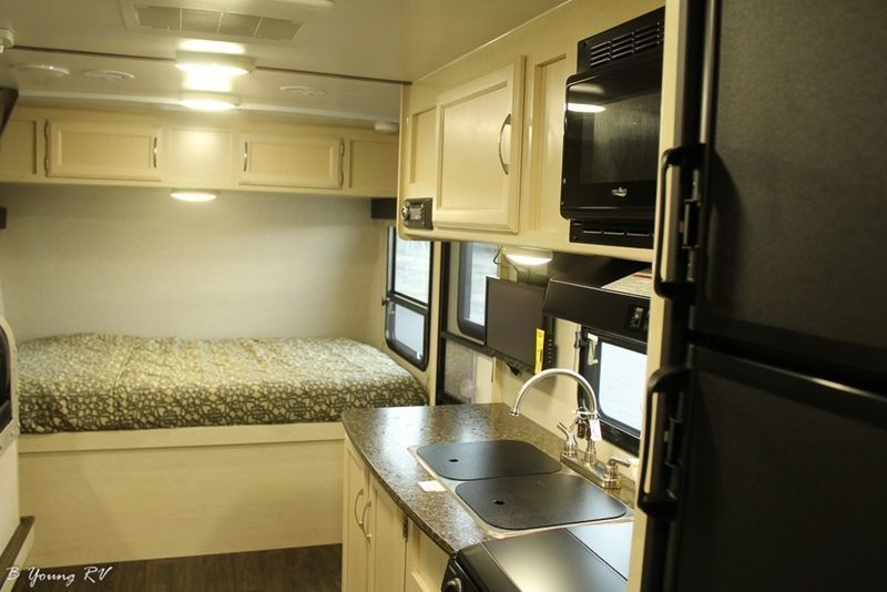 Photo 9 - 2018 Winnebago Travel Trailer rental photo 11