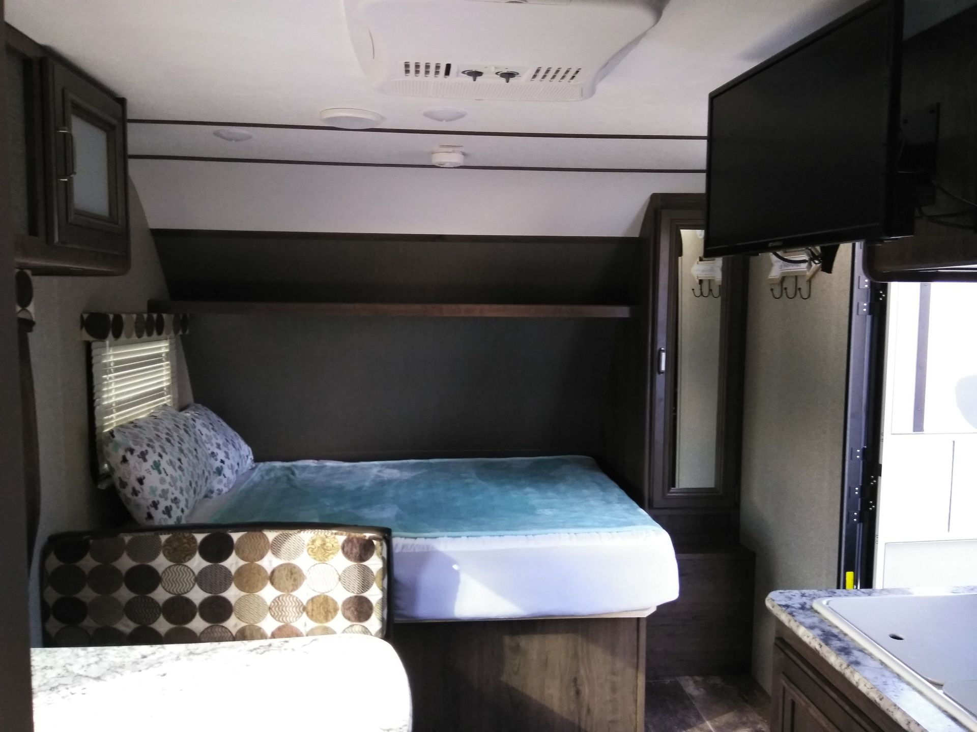 Photo 4 - 2018 Keystone Rv Travel Trailer rental photo 6