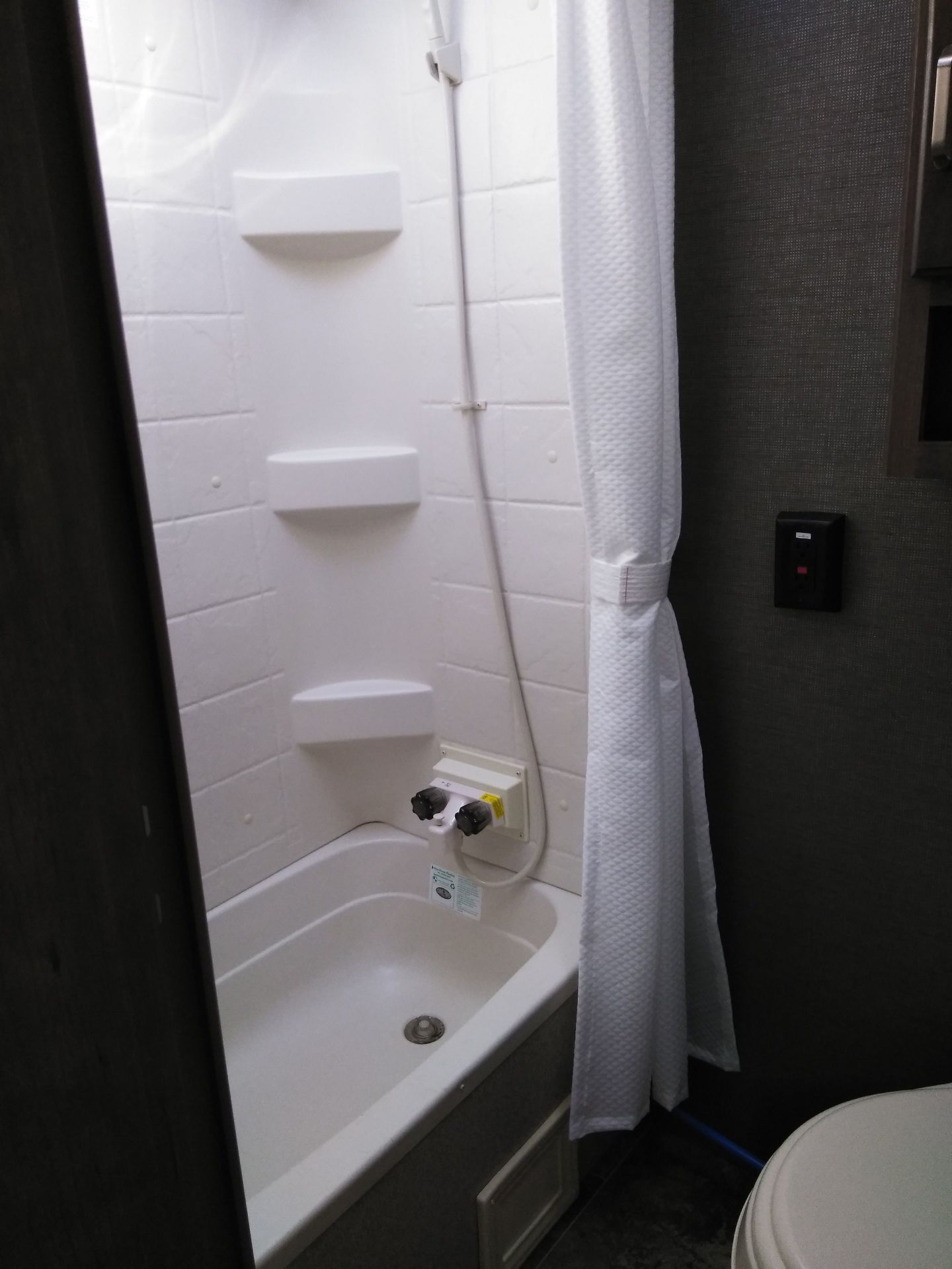 Photo 7 - 2018 Keystone Rv Travel Trailer rental photo 9