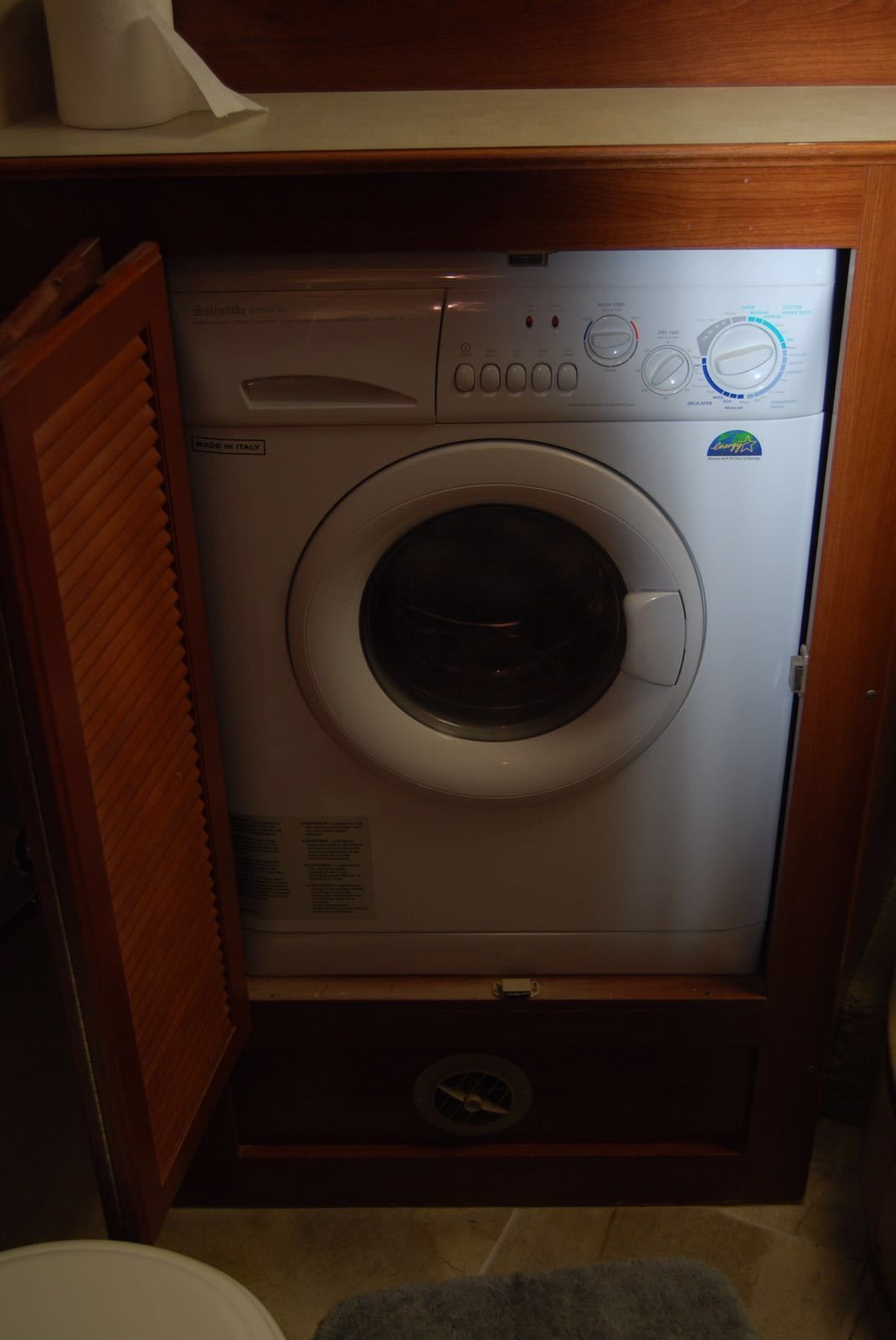 Photo 6 - 2007 Fleetwood Class A Motorhome rental photo 8