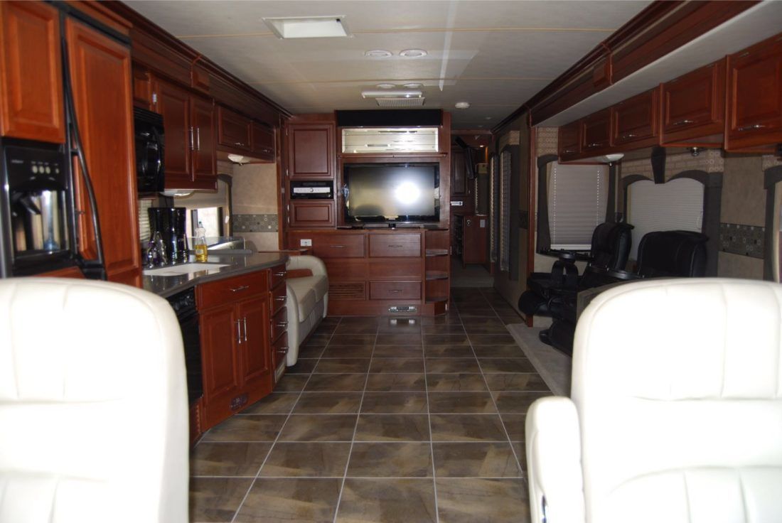 Photo 9 - 2007 Fleetwood Class A Motorhome rental photo 11