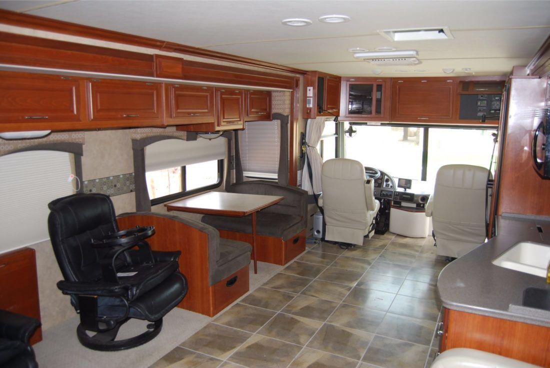 Photo 10 - 2007 Fleetwood Class A Motorhome rental photo 12