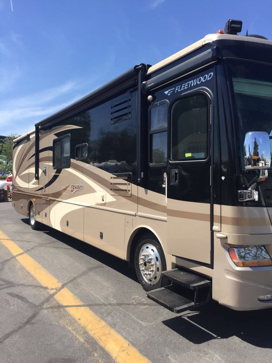 Photo 15 - 2007 Fleetwood Class A Motorhome rental photo 17