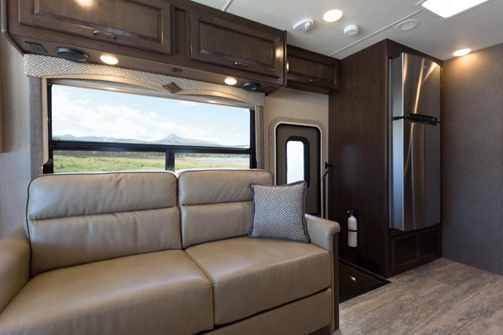 Photo 4 - 2018 Hurricane Class A Motorhome rental photo 6