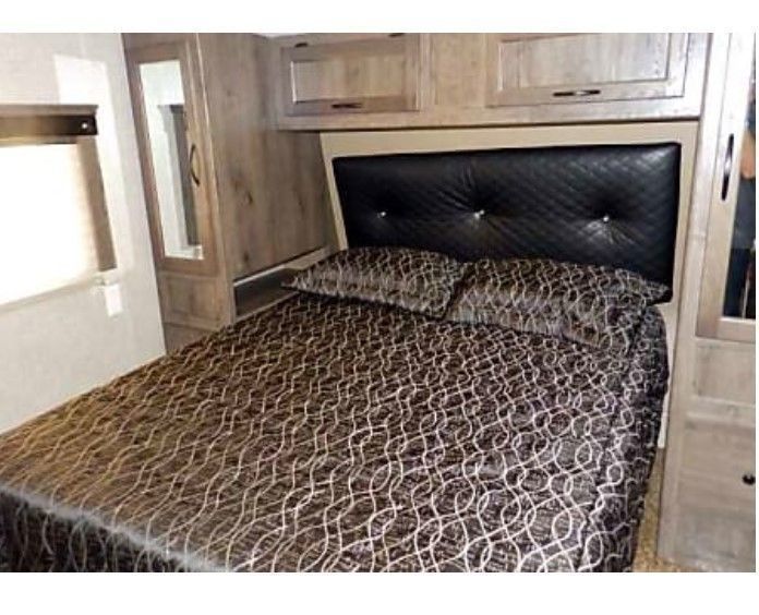 Photo 5 - 2017 Eclipse Rv Toy Hauler rental photo 7