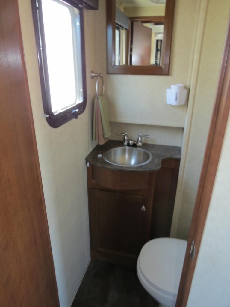 Photo 9 - 2013 Dutchmen Fifth Wheel rental photo 11