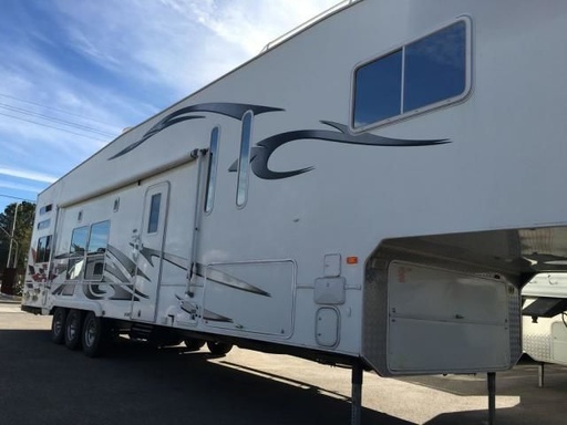 2007 Weekend Warrior Weekend Warrior 44' Fifth Wheel for rent in Beaumont, CA