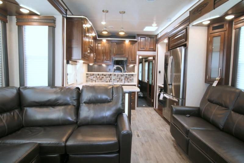 Photo 5 - 2018 Heartland Fifth Wheel rental photo 7