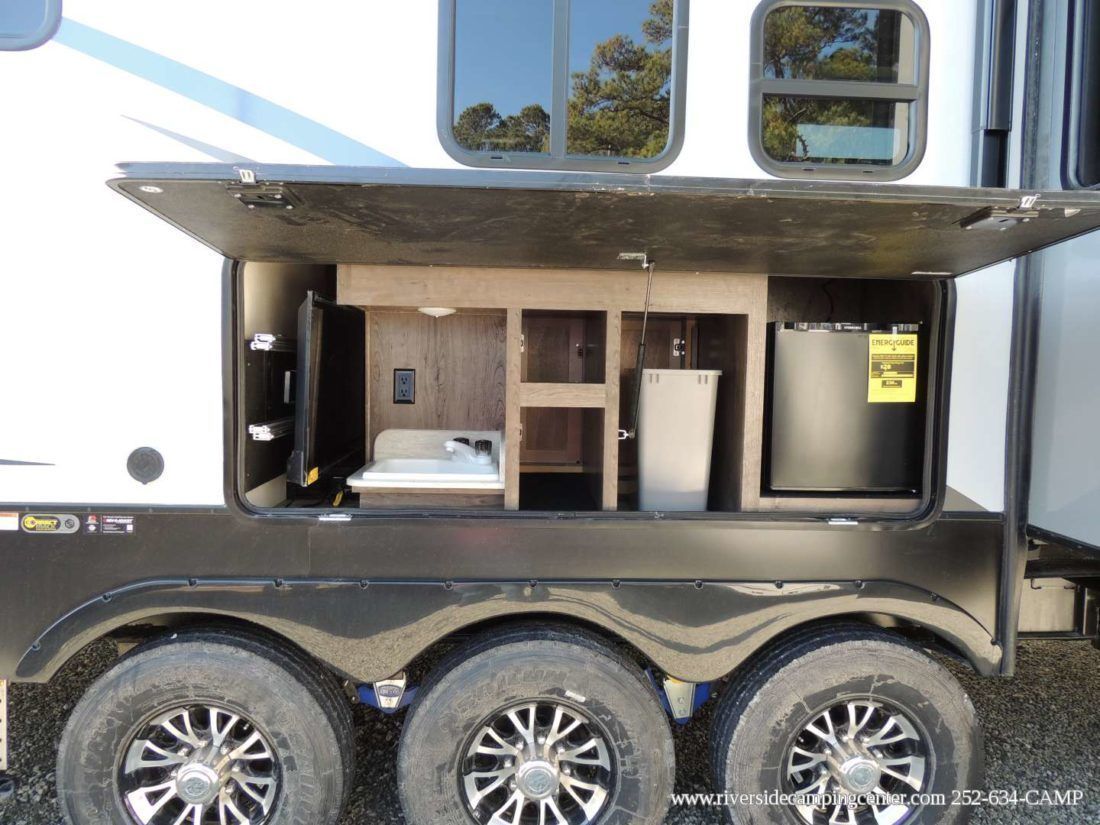 Photo 10 - 2018 Heartland Fifth Wheel rental photo 12