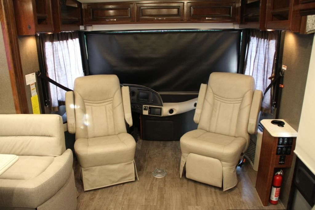 Photo 3 - 2018 Fleetwood Class A Motorhome rental photo 5