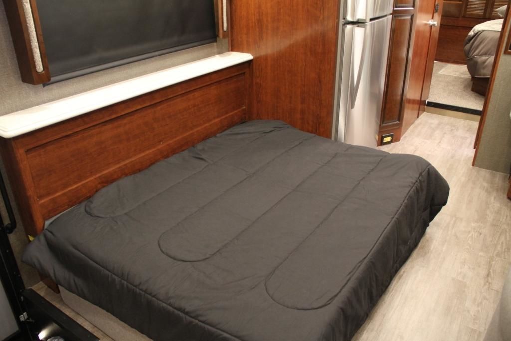 Photo 6 - 2018 Fleetwood Class A Motorhome rental photo 8
