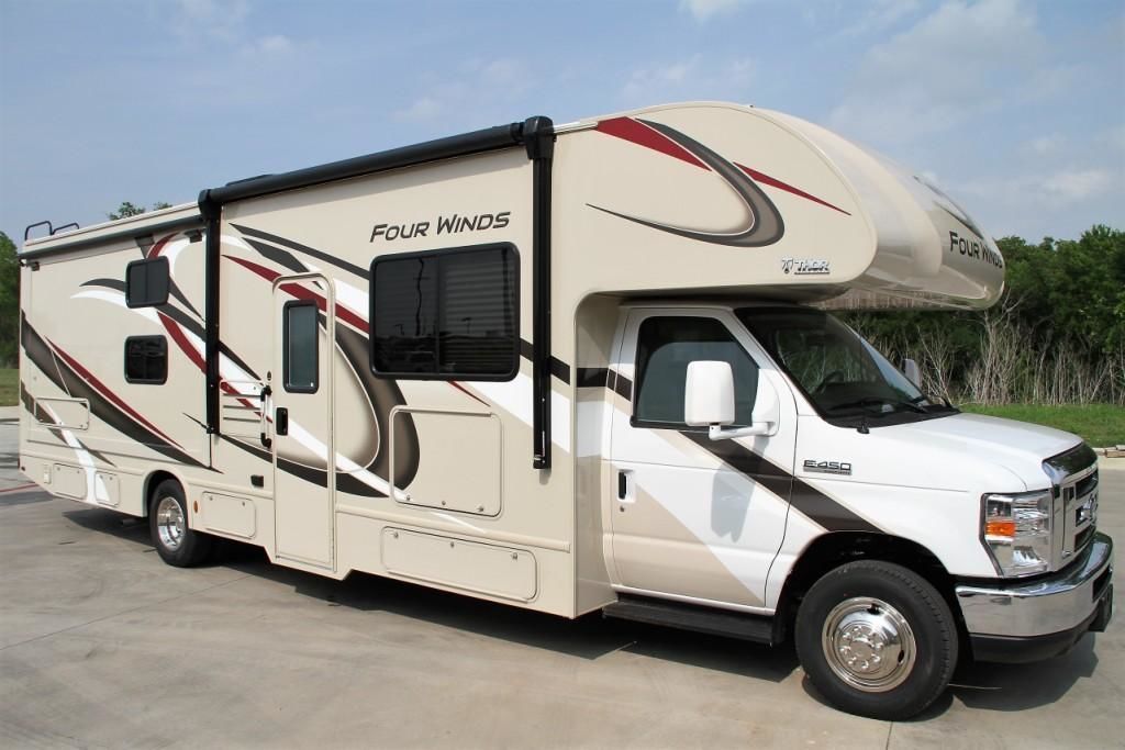 Photo 0 - 2022 Thor Class C Motorhome rental photo 2