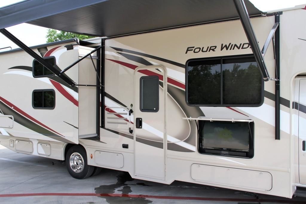 Photo 8 - 2022 Thor Class C Motorhome rental photo 10