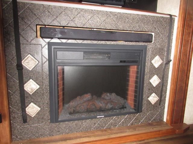Photo 16 - 2017 Forest River Fifth Wheel rental photo 18