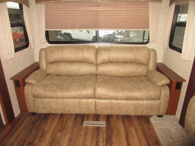 Photo 18 - 2017 Forest River Fifth Wheel rental photo 20