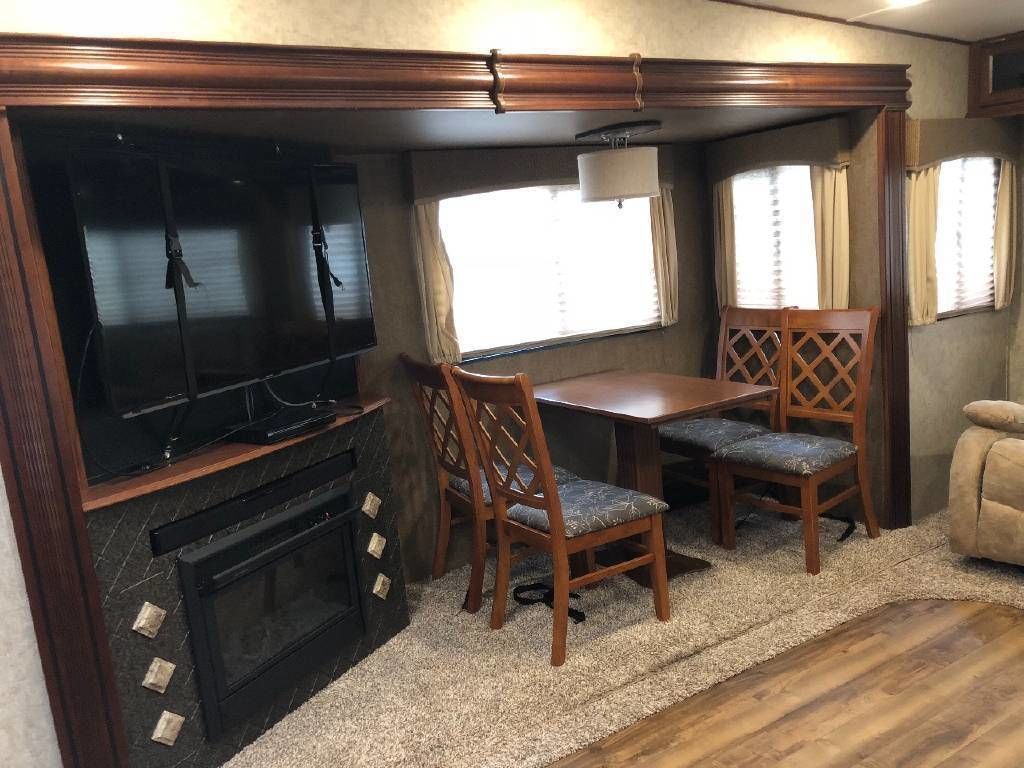 Photo 16 - 2016 Forest River Fifth Wheel rental photo 18