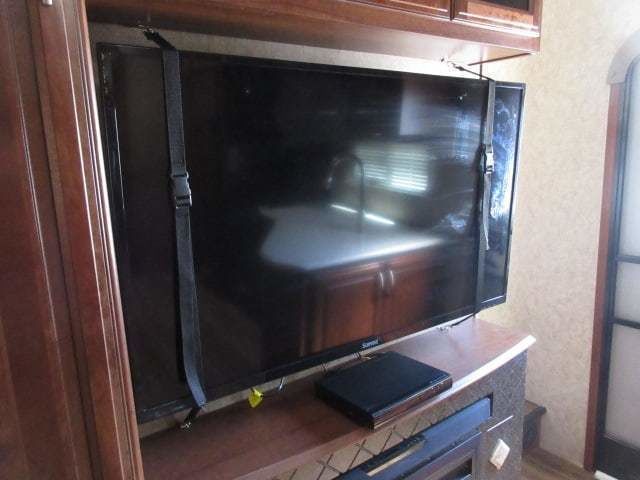 Photo 8 - 2017 Forest River Fifth Wheel rental photo 10