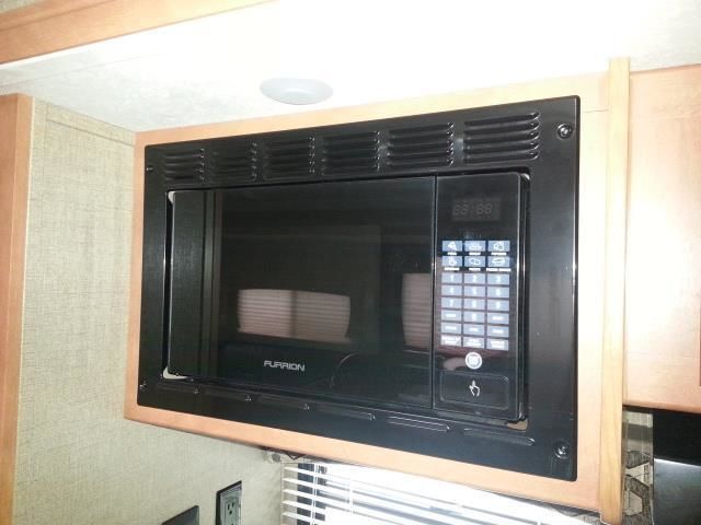Photo 18 - 2016 Palomino Travel Trailer rental photo 20
